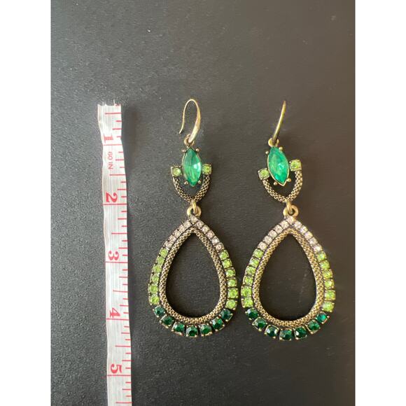 RETRO VINTAGE VICTORIA  STYLE GREEN CRYSTAL TEARDROP CHANDELIER WIRED EARINGS - Picture 1 of 6